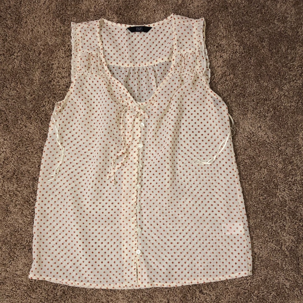 Summer sleeveless blouse top in creamish white